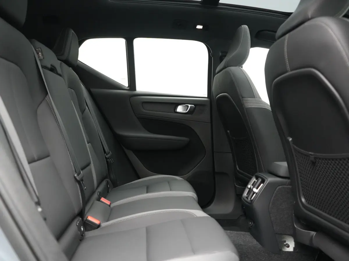 Ultimate 70 kWh 231pk Dealer O.H. | Panodak | Adaptive Cruise | 360 Camera | Harman / Kardon | Lederen Sportstoelen Memory & Verwarmd | Stuur Verwarmd | Google Assistent | Keyless | BLIS | N
