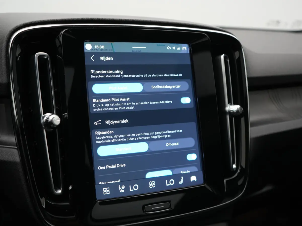Ultimate 70 kWh 231pk Dealer O.H. | Panodak | Adaptive Cruise | 360 Camera | Harman / Kardon | Lederen Sportstoelen Memory & Verwarmd | Stuur Verwarmd | Google Assistent | Keyless | BLIS | N