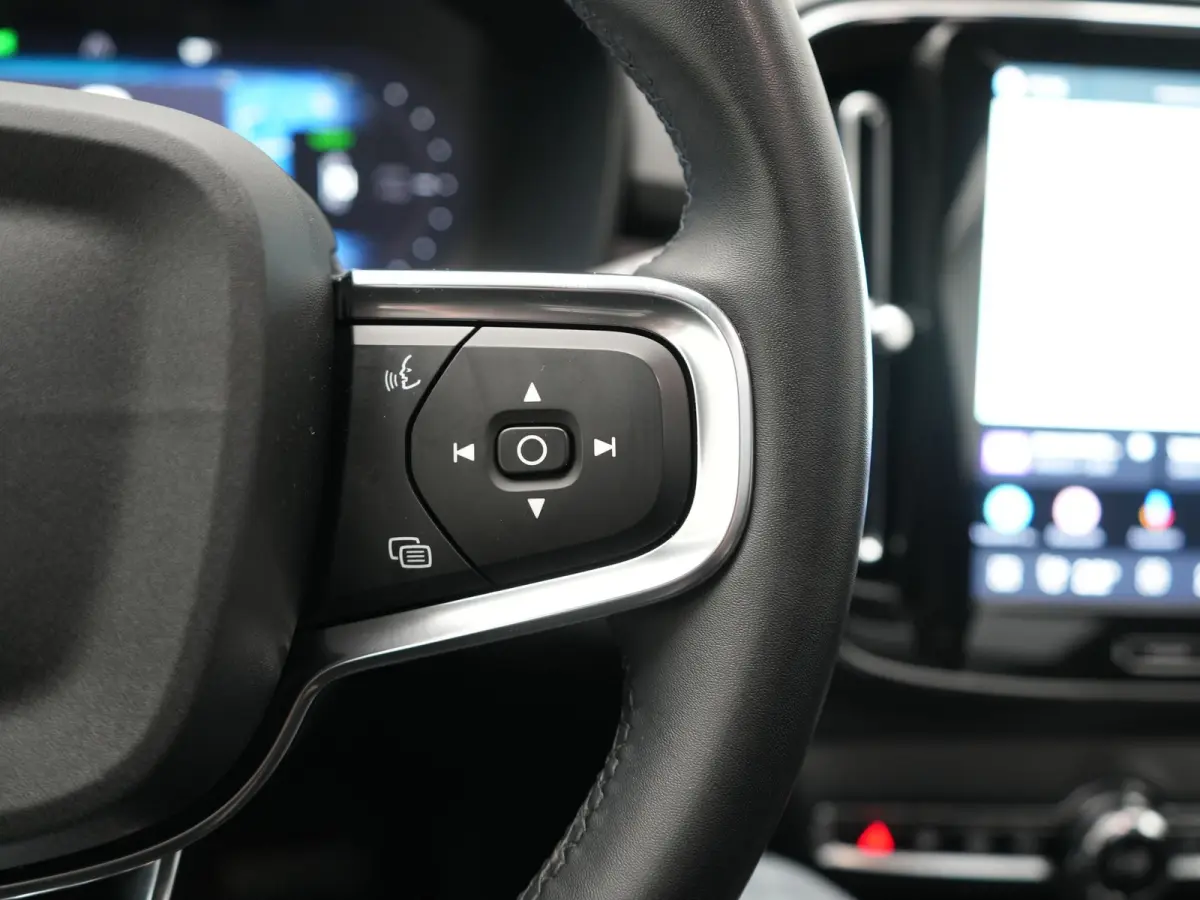 Ultimate 70 kWh 231pk Dealer O.H. | Panodak | Adaptive Cruise | 360 Camera | Harman / Kardon | Lederen Sportstoelen Memory & Verwarmd | Stuur Verwarmd | Google Assistent | Keyless | BLIS | N