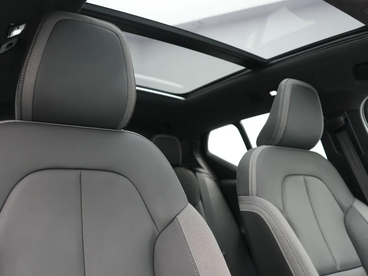 Ultimate 70 kWh 231pk Dealer O.H. | Panodak | Adaptive Cruise | 360 Camera | Harman / Kardon | Lederen Sportstoelen Memory & Verwarmd | Stuur Verwarmd | Google Assistent | Keyless | BLIS | N