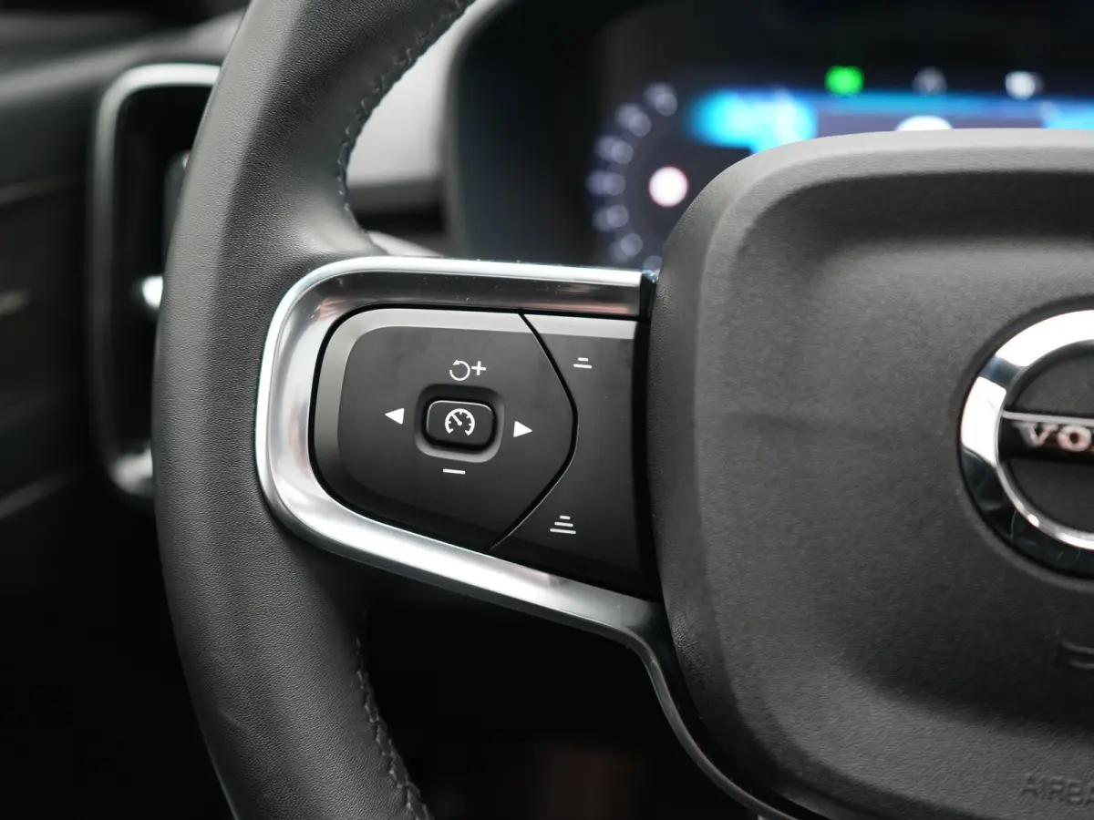 Ultimate 70 kWh 231pk Dealer O.H. | Panodak | Adaptive Cruise | 360 Camera | Harman / Kardon | Lederen Sportstoelen Memory & Verwarmd | Stuur Verwarmd | Google Assistent | Keyless | BLIS | N