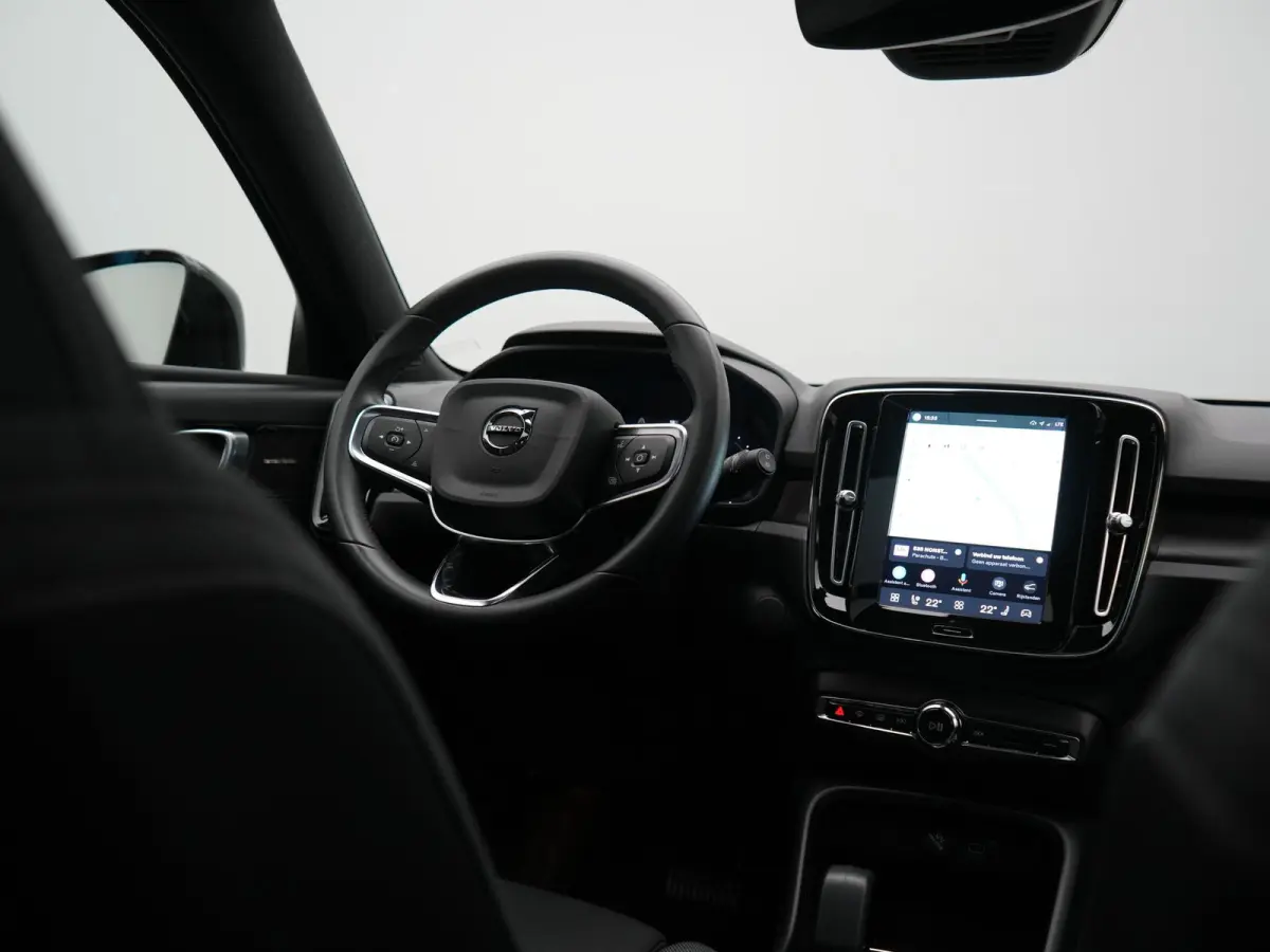 Ultimate 70 kWh 231pk Dealer O.H. | Panodak | Adaptive Cruise | 360 Camera | Harman / Kardon | Lederen Sportstoelen Memory & Verwarmd | Stuur Verwarmd | Google Assistent | Keyless | BLIS | N