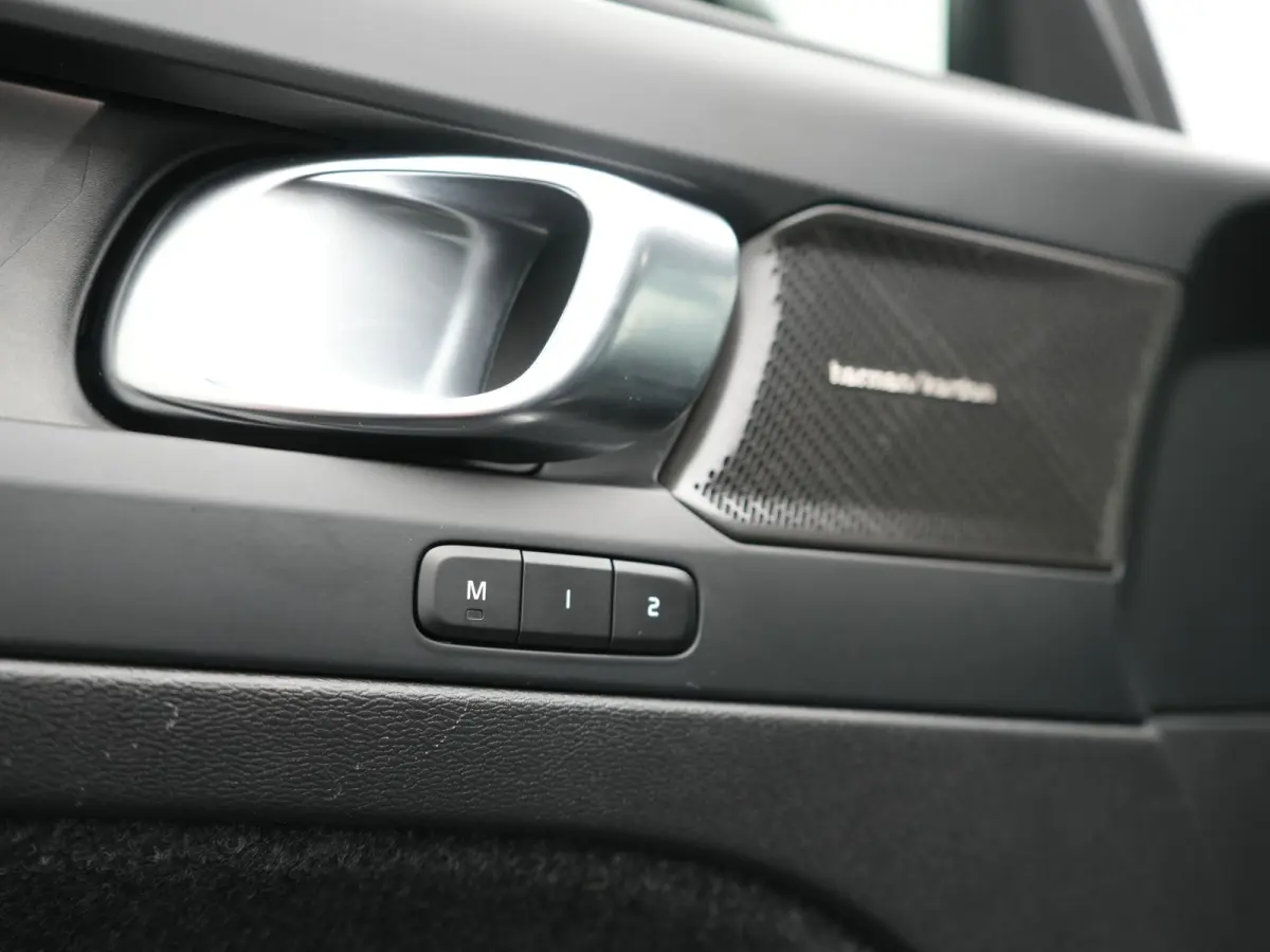 Ultimate 70 kWh 231pk Dealer O.H. | Panodak | Adaptive Cruise | 360 Camera | Harman / Kardon | Lederen Sportstoelen Memory & Verwarmd | Stuur Verwarmd | Google Assistent | Keyless | BLIS | N