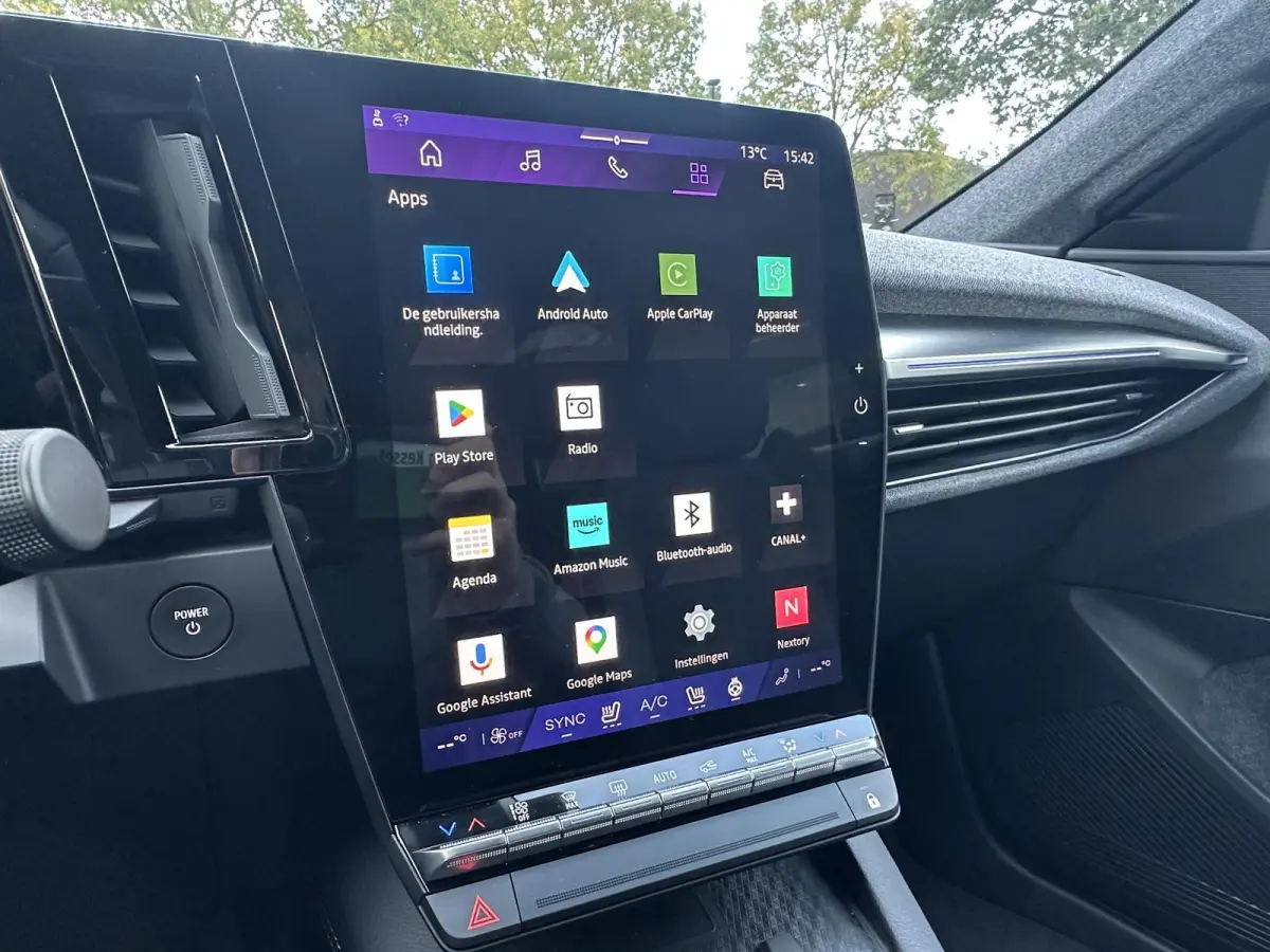 EV87 long range techno SOH 98% | STOEL + STUURVERWARMING | ELEK. STOEL | 13K KM! | ADAP. CRUISE | ACHTERUITRIJ CAMERA | APPLECARPLAY | ELEK. ACHTERKLEP | RIJKLAAR GELEVERD INCL. 12 MND BOVAG