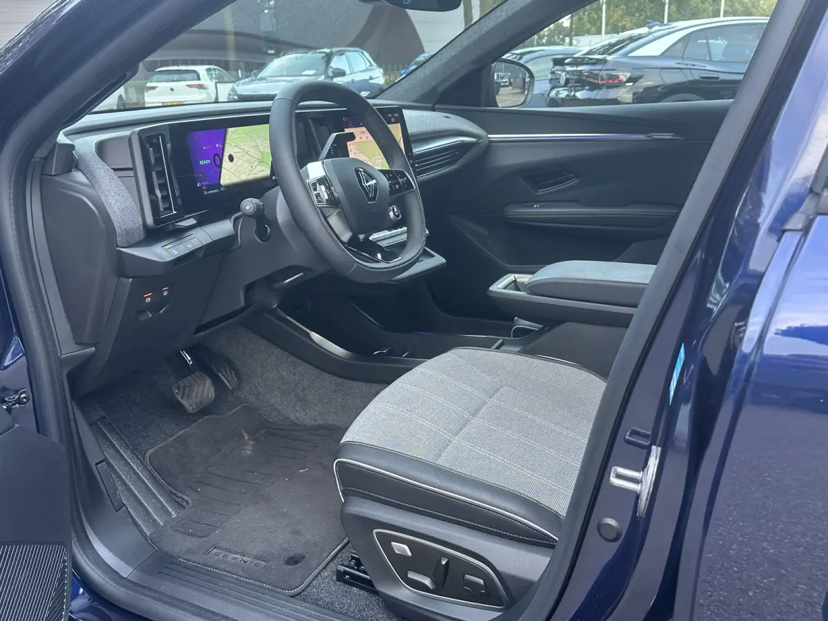 EV87 long range techno SOH 98% | STOEL + STUURVERWARMING | ELEK. STOEL | 13K KM! | ADAP. CRUISE | ACHTERUITRIJ CAMERA | APPLECARPLAY | ELEK. ACHTERKLEP | RIJKLAAR GELEVERD INCL. 12 MND BOVAG