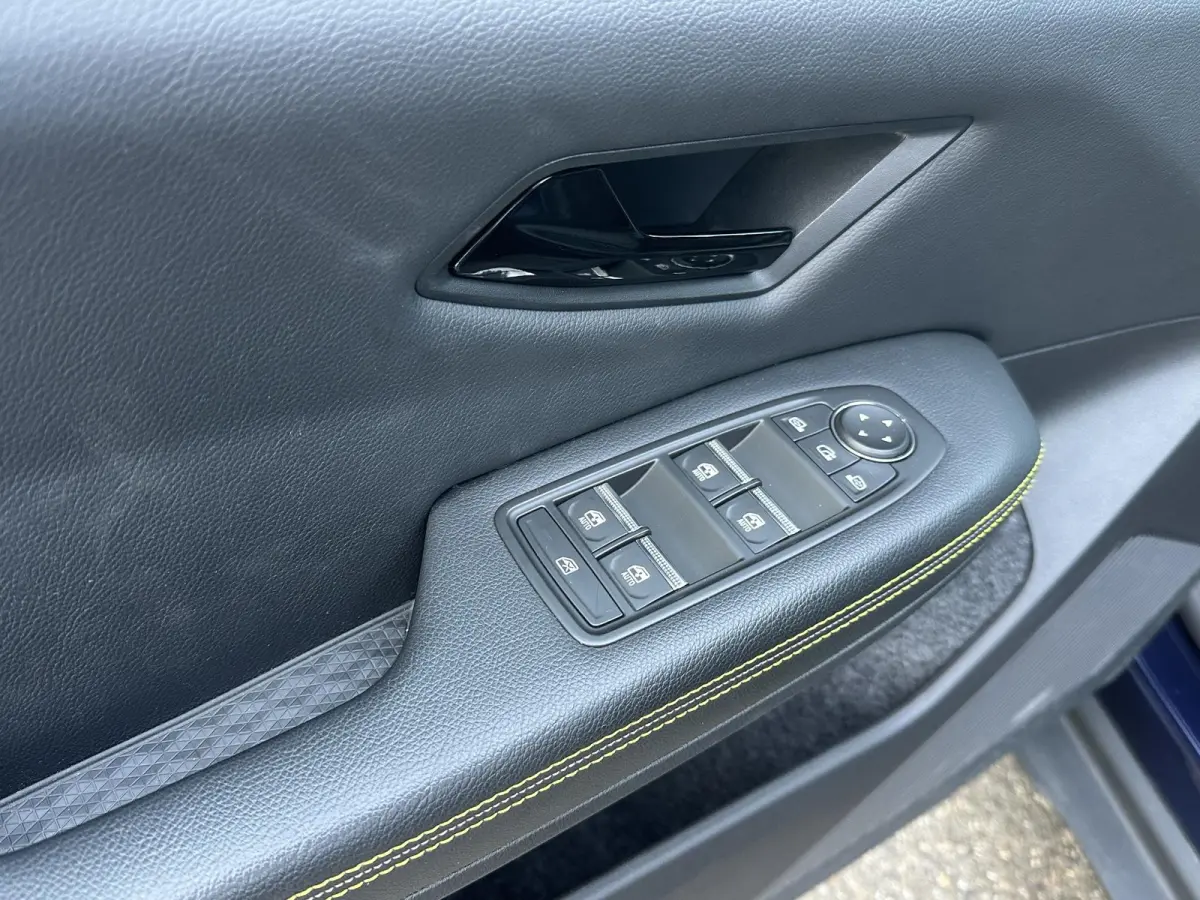 EV87 long range techno SOH 98% | STOEL + STUURVERWARMING | ELEK. STOEL | 13K KM! | ADAP. CRUISE | ACHTERUITRIJ CAMERA | APPLECARPLAY | ELEK. ACHTERKLEP | RIJKLAAR GELEVERD INCL. 12 MND BOVAG