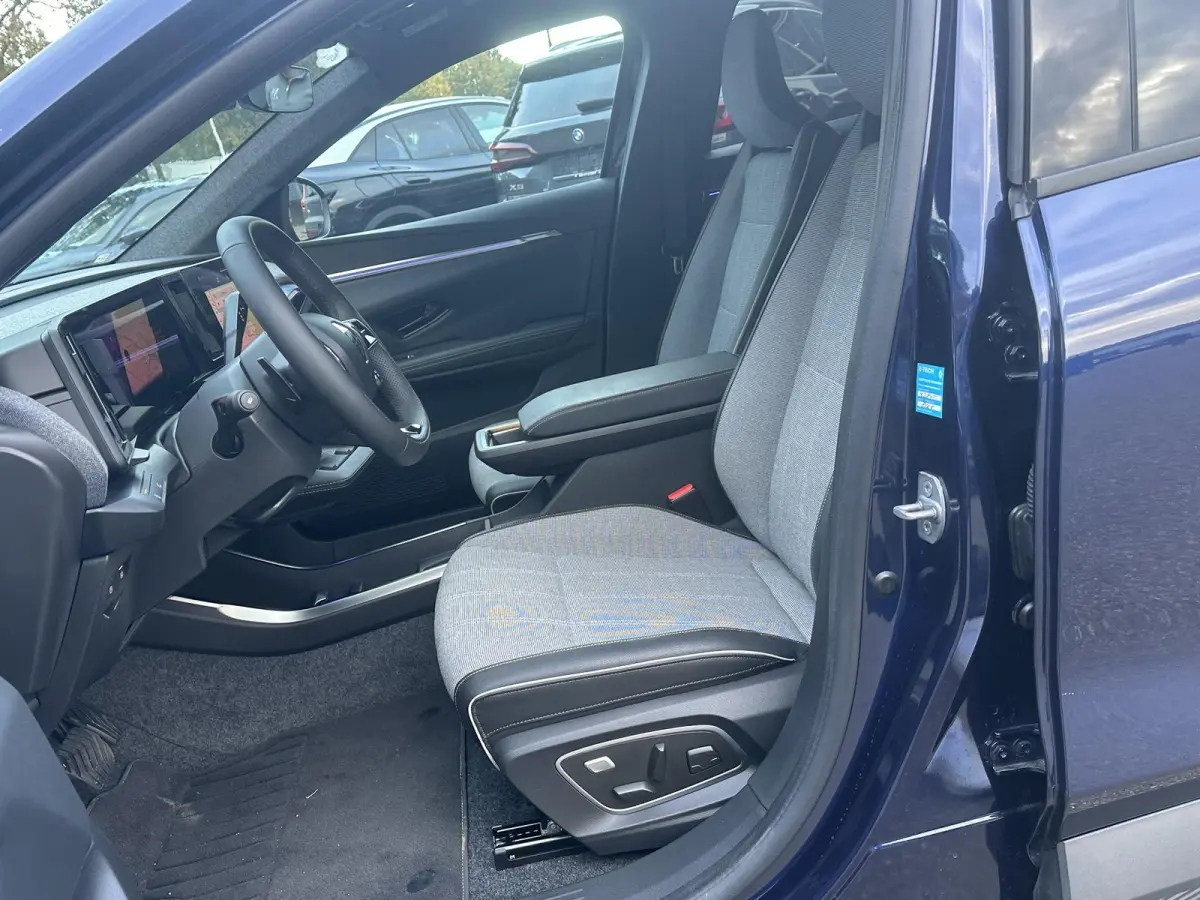 EV87 long range techno SOH 98% | STOEL + STUURVERWARMING | ELEK. STOEL | 13K KM! | ADAP. CRUISE | ACHTERUITRIJ CAMERA | APPLECARPLAY | ELEK. ACHTERKLEP | RIJKLAAR GELEVERD INCL. 12 MND BOVAG