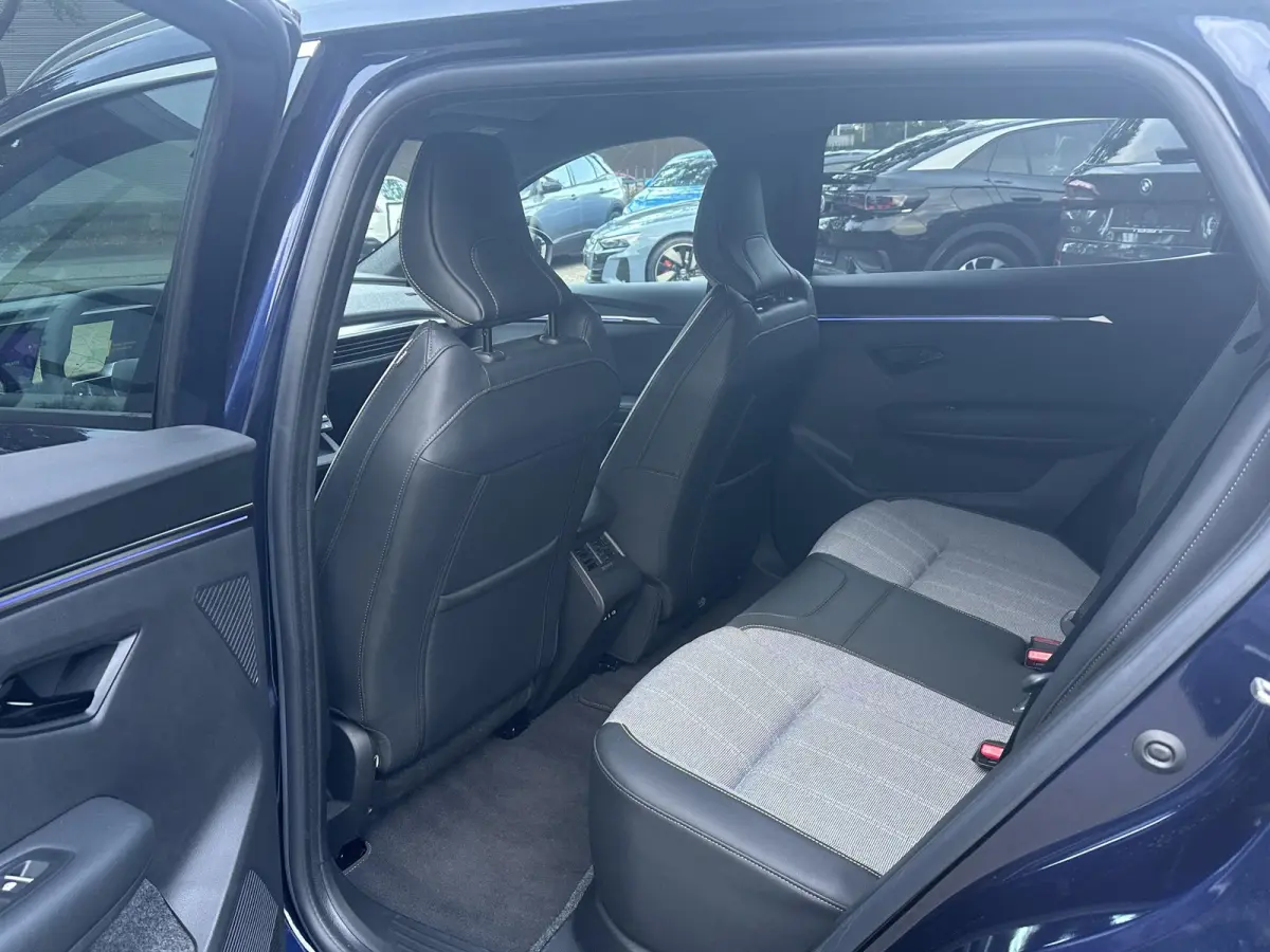 EV87 long range techno SOH 98% | STOEL + STUURVERWARMING | ELEK. STOEL | 13K KM! | ADAP. CRUISE | ACHTERUITRIJ CAMERA | APPLECARPLAY | ELEK. ACHTERKLEP | RIJKLAAR GELEVERD INCL. 12 MND BOVAG