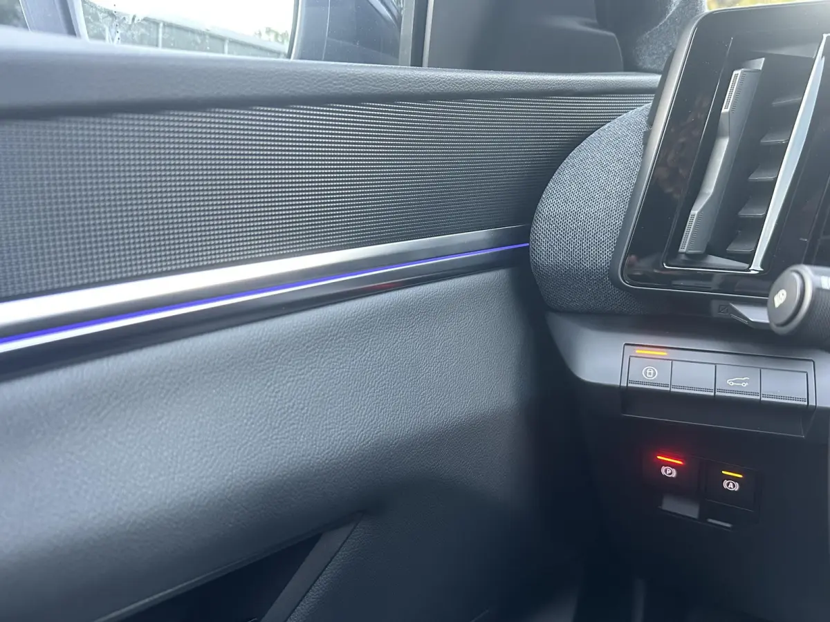 EV87 long range techno SOH 98% | STOEL + STUURVERWARMING | ELEK. STOEL | 13K KM! | ADAP. CRUISE | ACHTERUITRIJ CAMERA | APPLECARPLAY | ELEK. ACHTERKLEP | RIJKLAAR GELEVERD INCL. 12 MND BOVAG