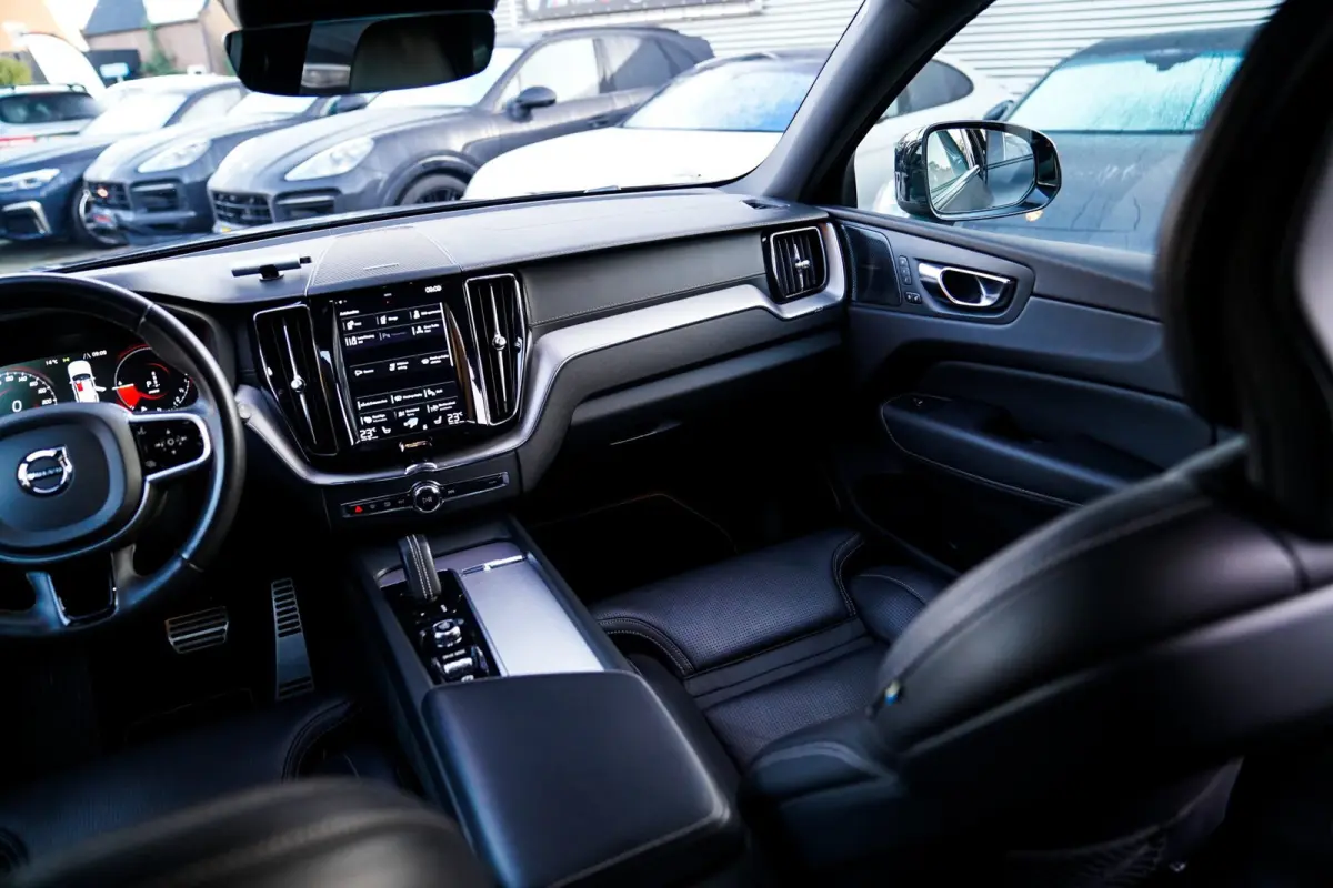 2.0 Recharge T8 AWD Mssage | Head Up Display | Stoelverkoeling | Stuurwielverwarming | Harman/Kardon | 360 Camera