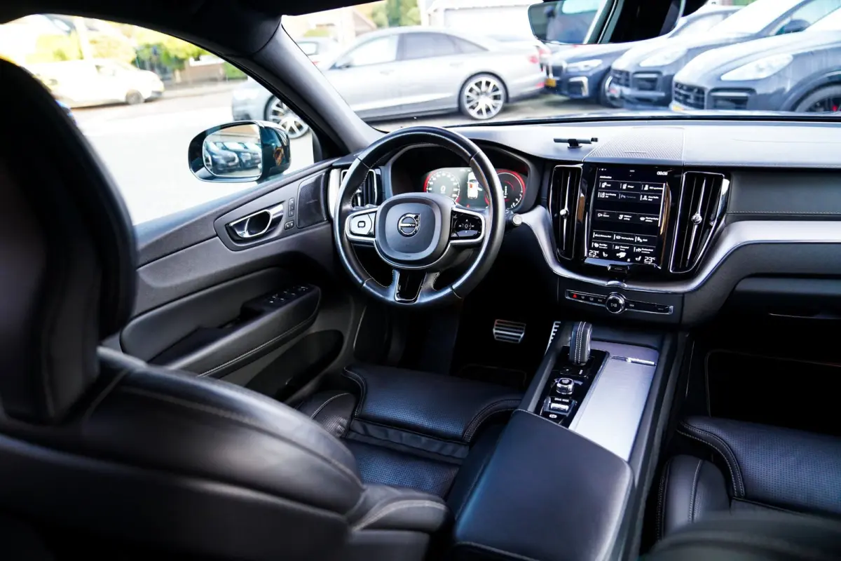 2.0 Recharge T8 AWD Mssage | Head Up Display | Stoelverkoeling | Stuurwielverwarming | Harman/Kardon | 360 Camera