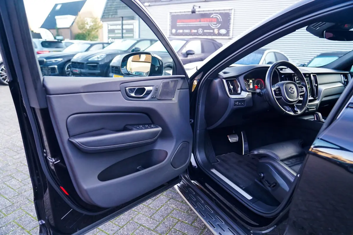 2.0 Recharge T8 AWD Mssage | Head Up Display | Stoelverkoeling | Stuurwielverwarming | Harman/Kardon | 360 Camera