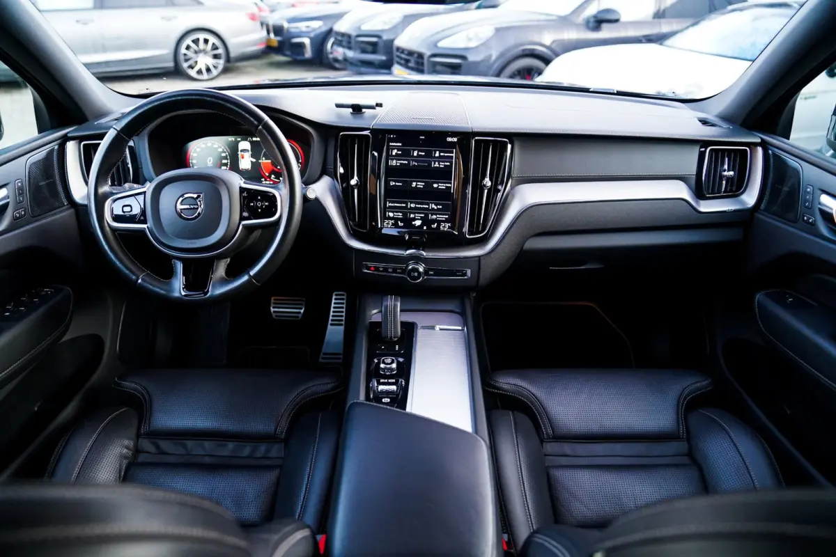 2.0 Recharge T8 AWD Mssage | Head Up Display | Stoelverkoeling | Stuurwielverwarming | Harman/Kardon | 360 Camera