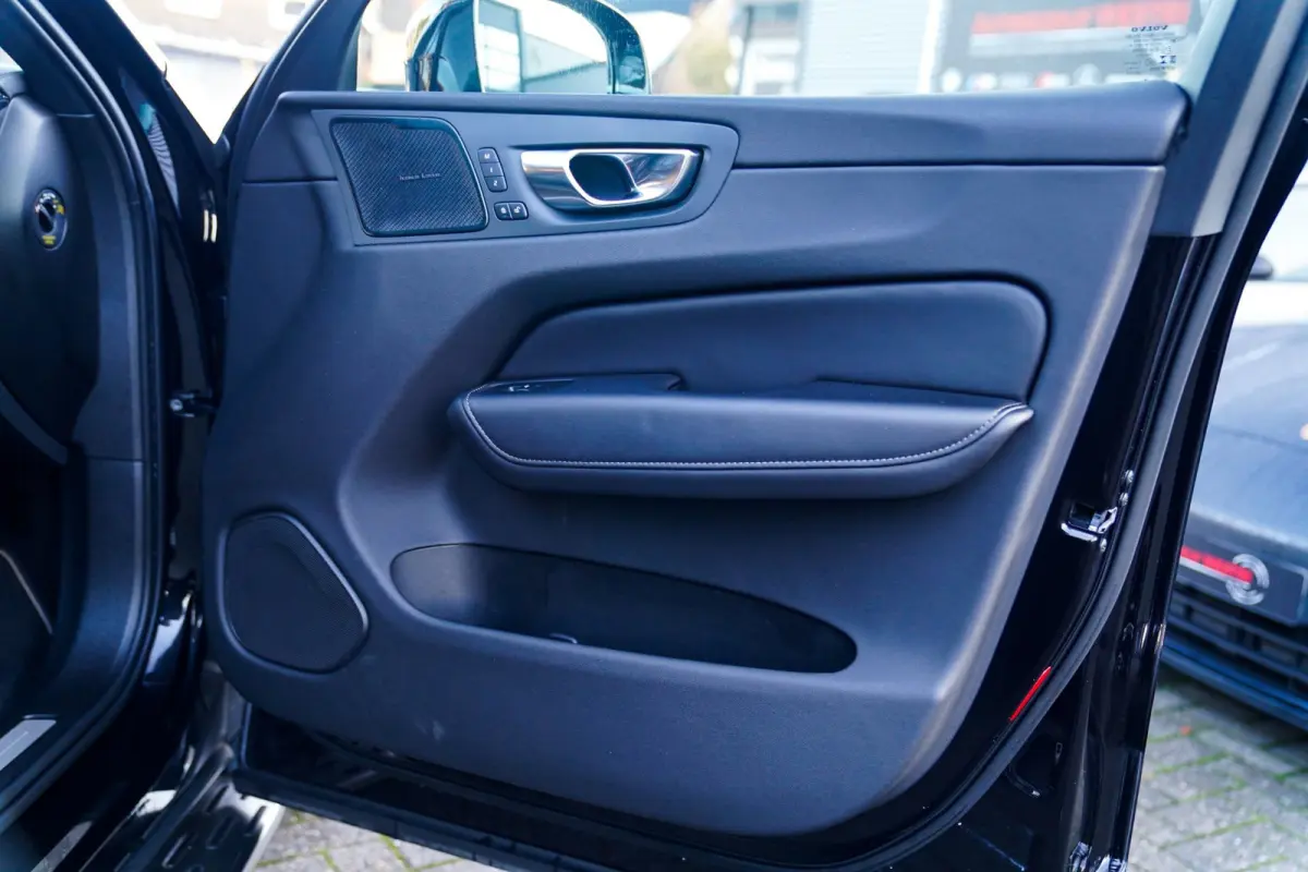 2.0 Recharge T8 AWD Mssage | Head Up Display | Stoelverkoeling | Stuurwielverwarming | Harman/Kardon | 360 Camera