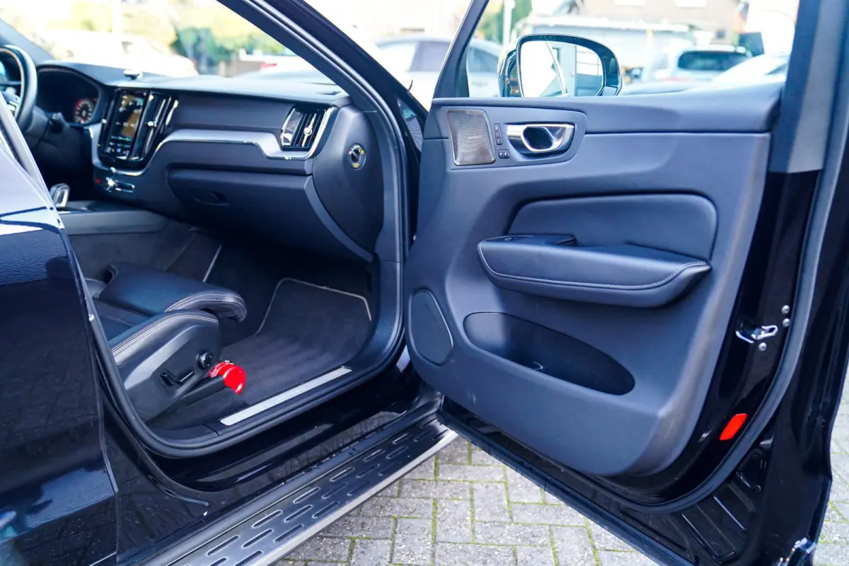 2.0 Recharge T8 AWD Mssage | Head Up Display | Stoelverkoeling | Stuurwielverwarming | Harman/Kardon | 360 Camera