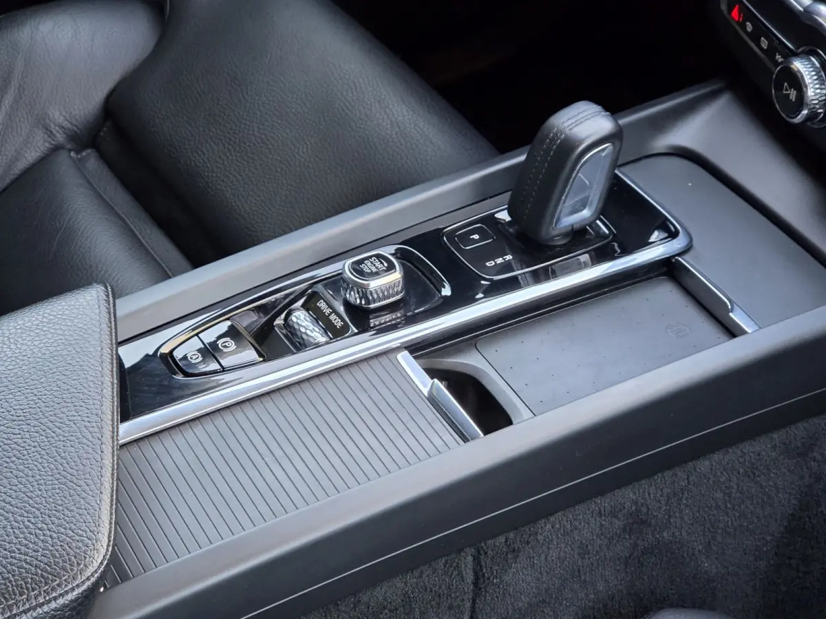 2.0 T6 AWD Recharge R-Design | Panoramadak | Memory | Adaptive Cruise | Camera