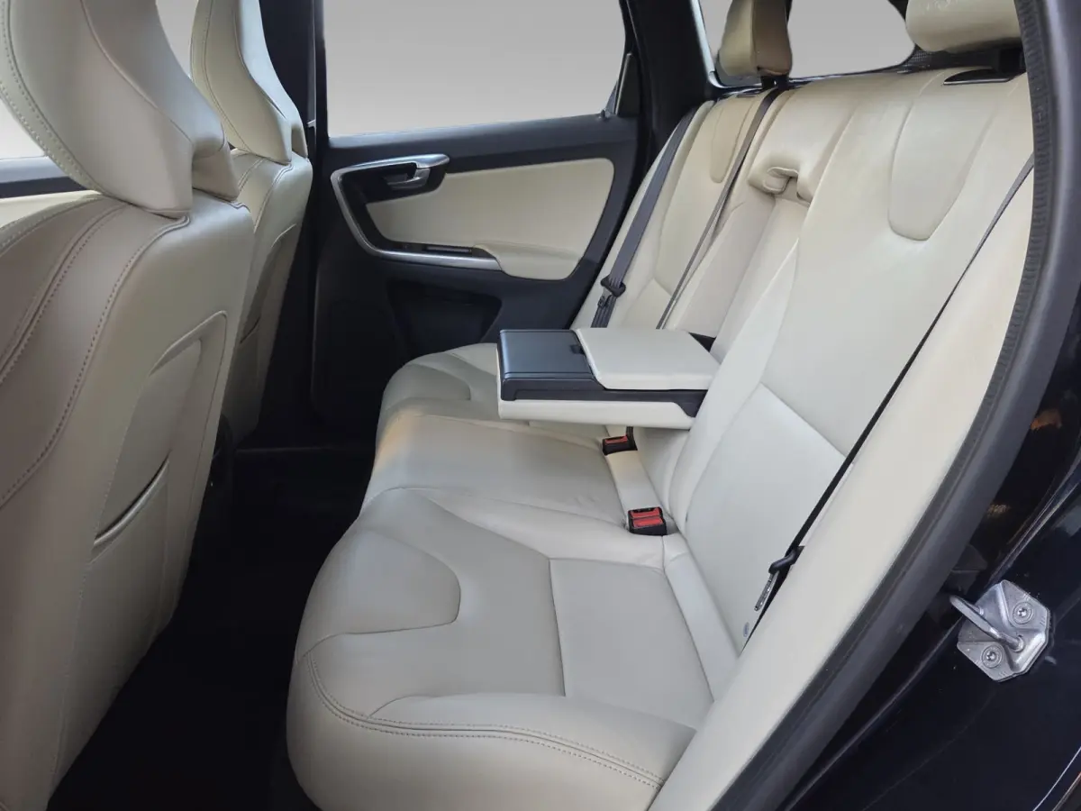 2.0 T5 Geartronic Summum | Trekhaak | Harman/Kardon | Adaptive Cruise | Pano | Stuur/stoelverwarming