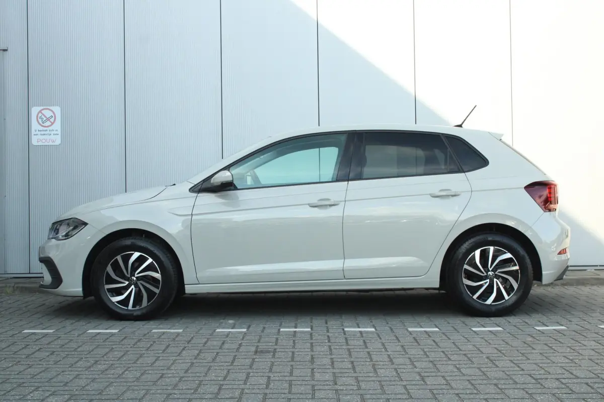 1.0 TSI 95pk Life Edition | CarPlay/Android Auto | Achteruitrijcamera | Climatronic