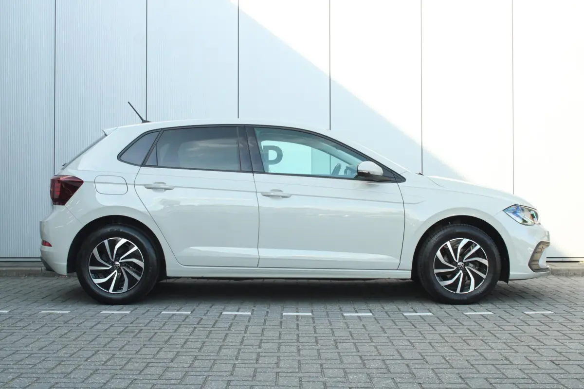 1.0 TSI 95pk Life Edition | CarPlay/Android Auto | Achteruitrijcamera | Climatronic