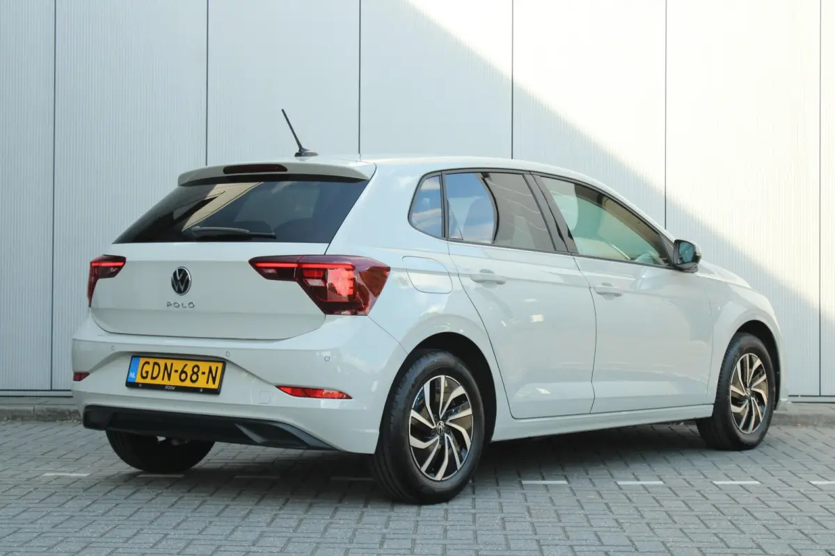 1.0 TSI 95pk Life Edition | CarPlay/Android Auto | Achteruitrijcamera | Climatronic