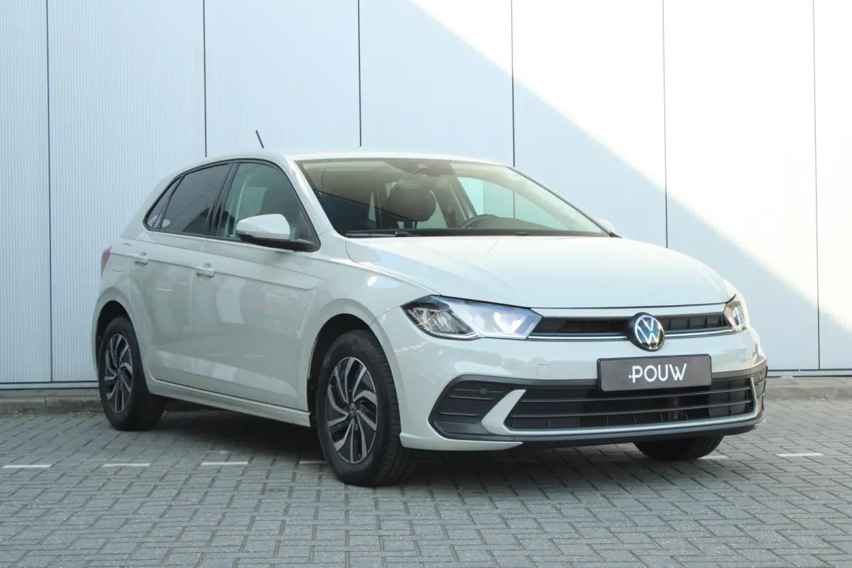 1.0 TSI 95pk Life Edition | CarPlay/Android Auto | Achteruitrijcamera | Climatronic