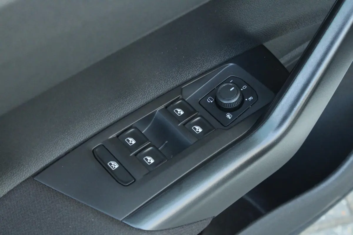 1.0 TSI 95pk Life Edition | CarPlay/Android Auto | Achteruitrijcamera | Climatronic