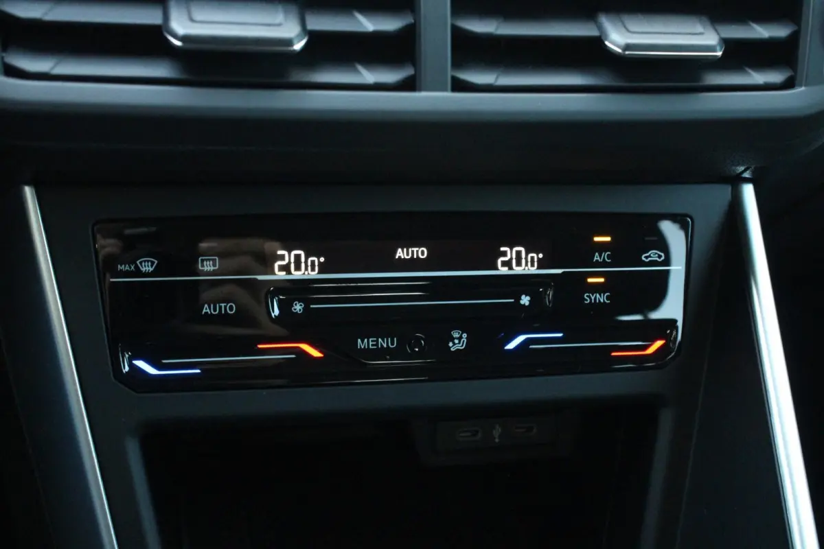 1.0 TSI 95pk Life Edition | CarPlay/Android Auto | Achteruitrijcamera | Climatronic
