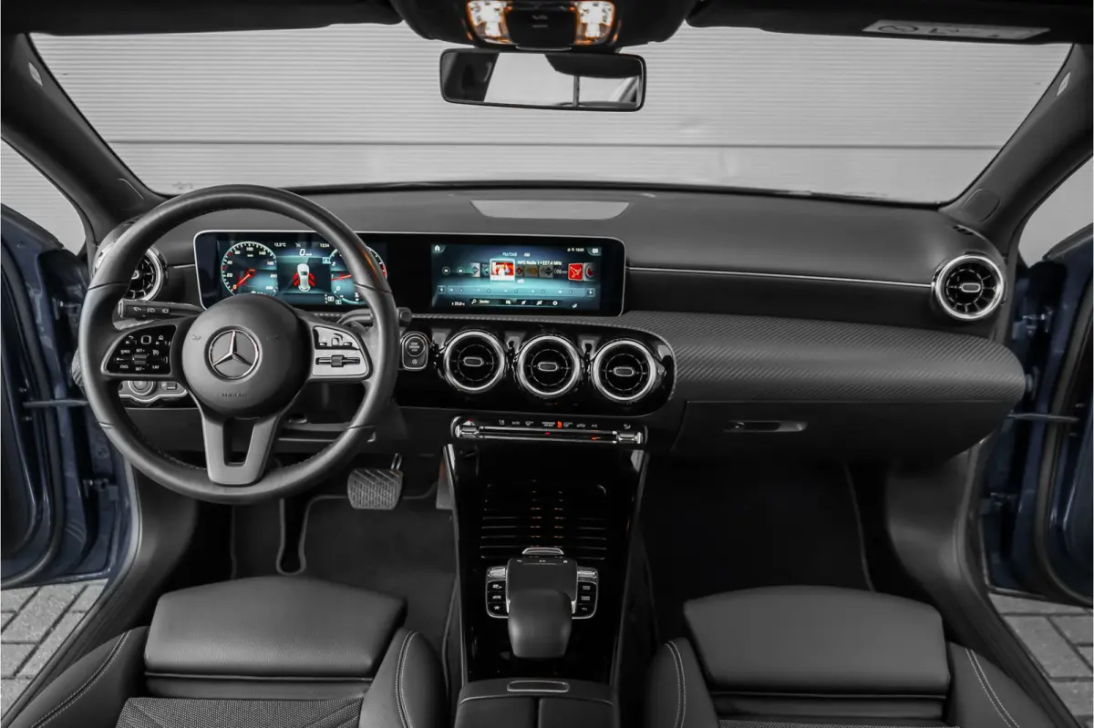 180 Automaat Business Solution CarPlay Stoelverwarming Camera