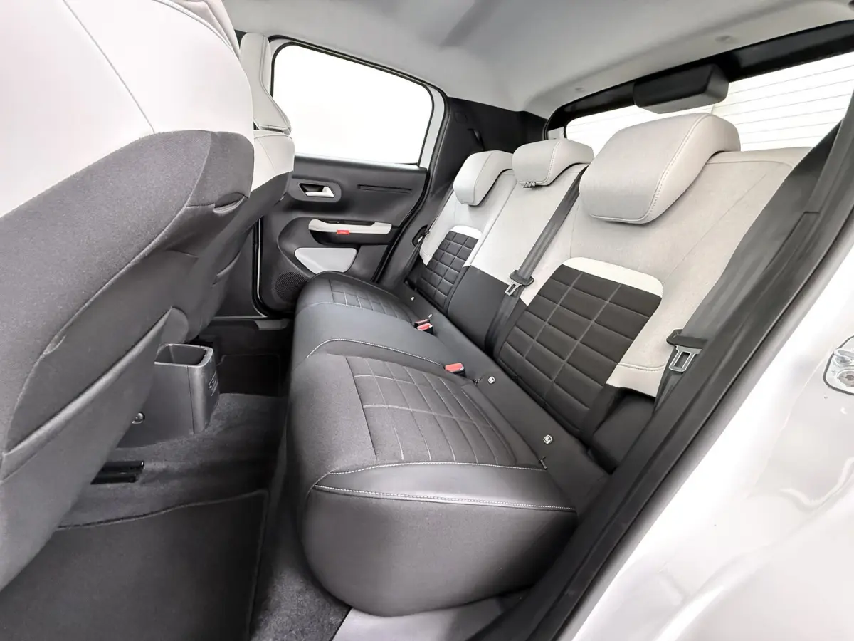 Max 100pk | Navigatie | Camera achter | Automatische airco | Lichtmetalen velgen | Cruise control | Apple Carplay en Android auto