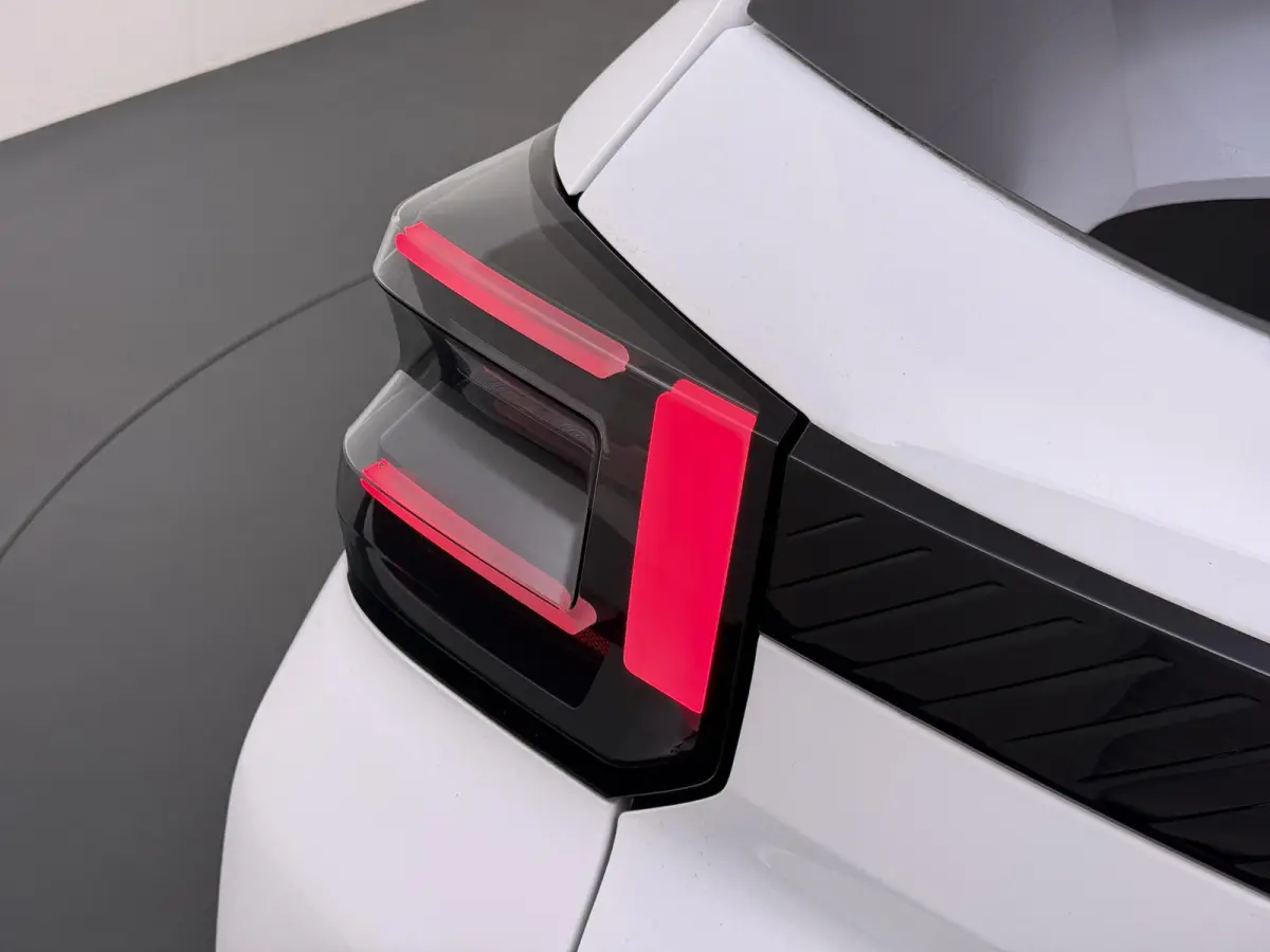 Max 100pk | Navigatie | Camera achter | Automatische airco | Lichtmetalen velgen | Cruise control | Apple Carplay en Android auto