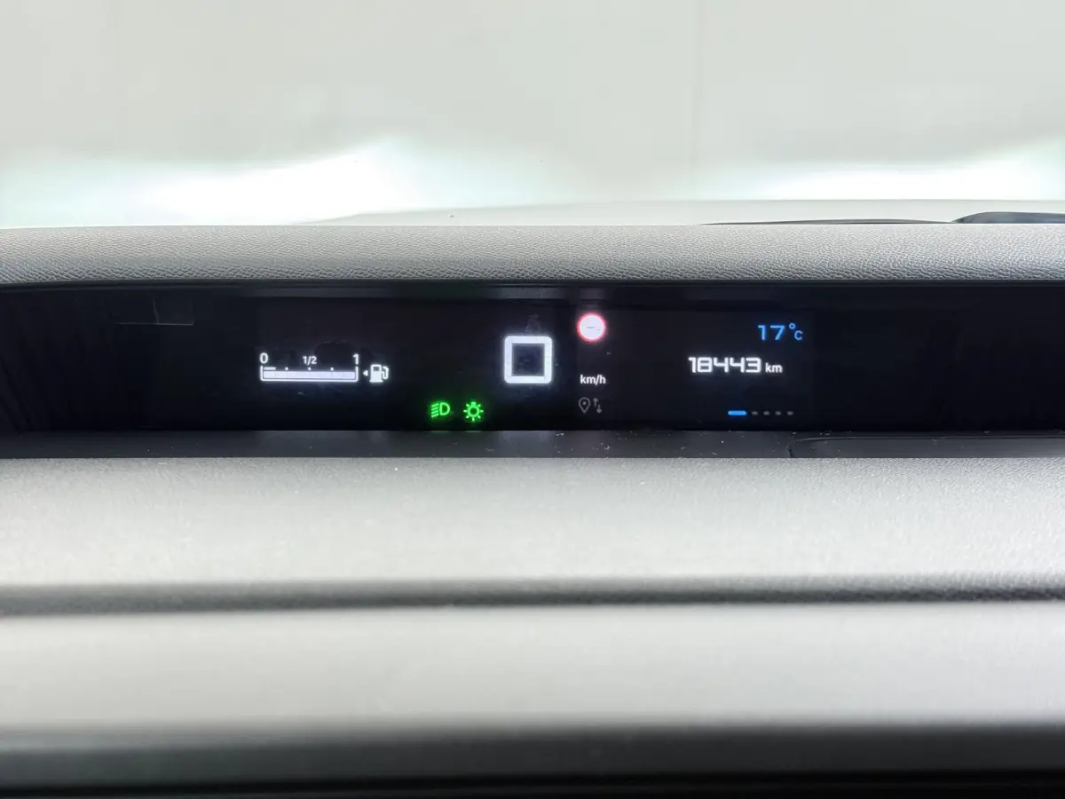 Max 100pk | Navigatie | Camera achter | Automatische airco | Lichtmetalen velgen | Cruise control | Apple Carplay en Android auto