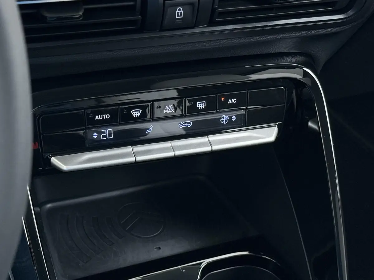 Max 100pk | Navigatie | Camera achter | Automatische airco | Lichtmetalen velgen | Cruise control | Apple Carplay en Android auto