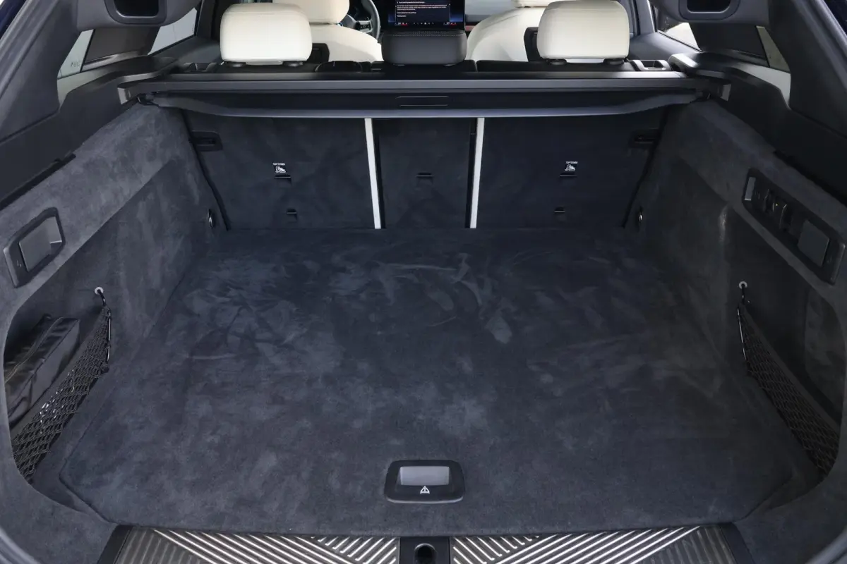 550e xDrive | SoH 100% | Sport Pakket Pro | Panorama Dak | Comfort Stoelen | Driving Assistant Professional | Bowers & Wilkins | Parking Assistant Plus | Trekhaak |