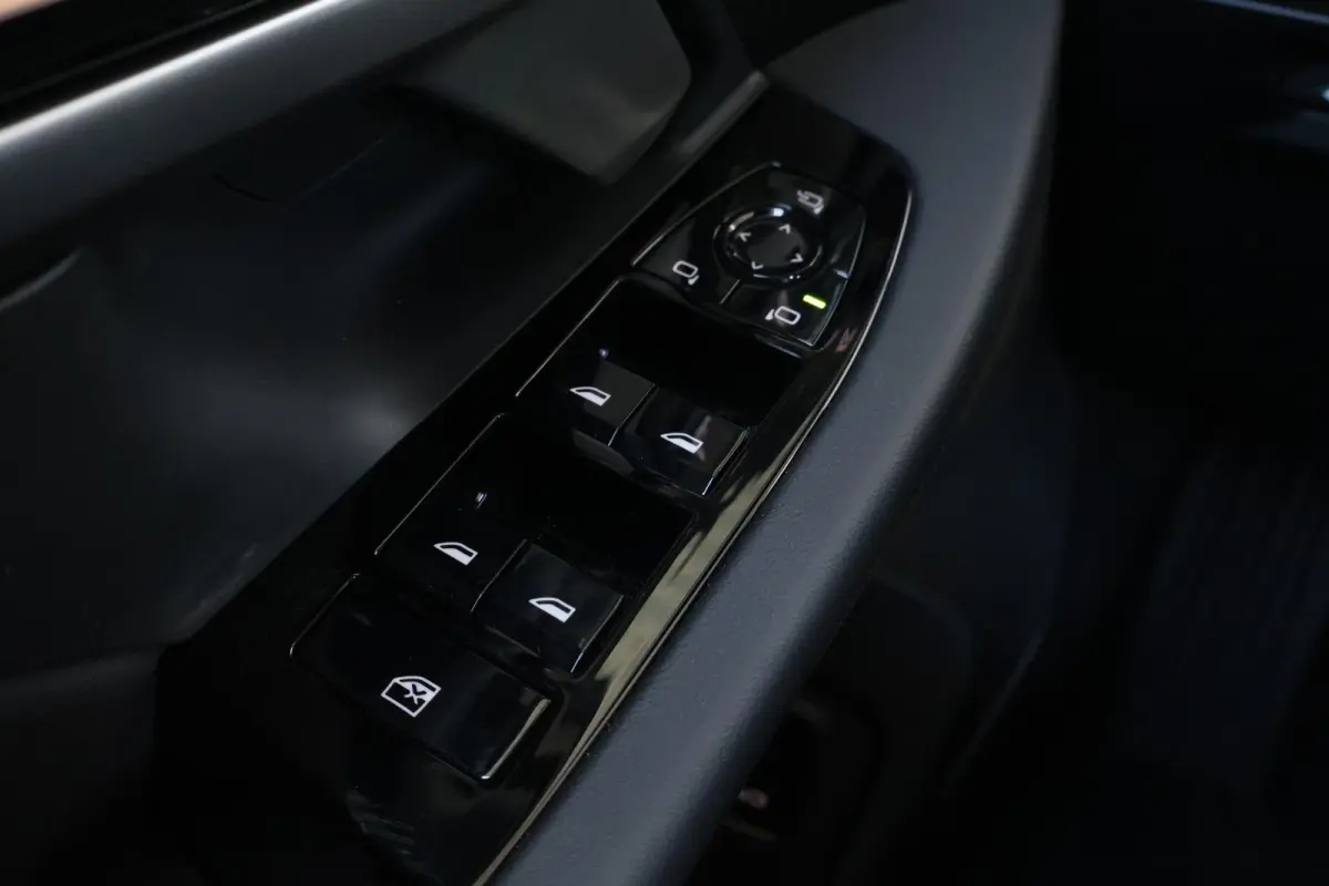 550e xDrive | SoH 100% | Sport Pakket Pro | Panorama Dak | Comfort Stoelen | Driving Assistant Professional | Bowers & Wilkins | Parking Assistant Plus | Trekhaak |