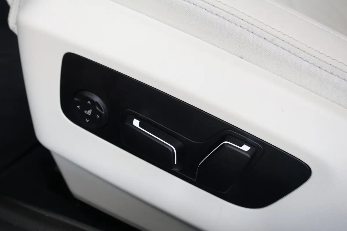 550e xDrive | SoH 100% | Sport Pakket Pro | Panorama Dak | Comfort Stoelen | Driving Assistant Professional | Bowers & Wilkins | Parking Assistant Plus | Trekhaak |
