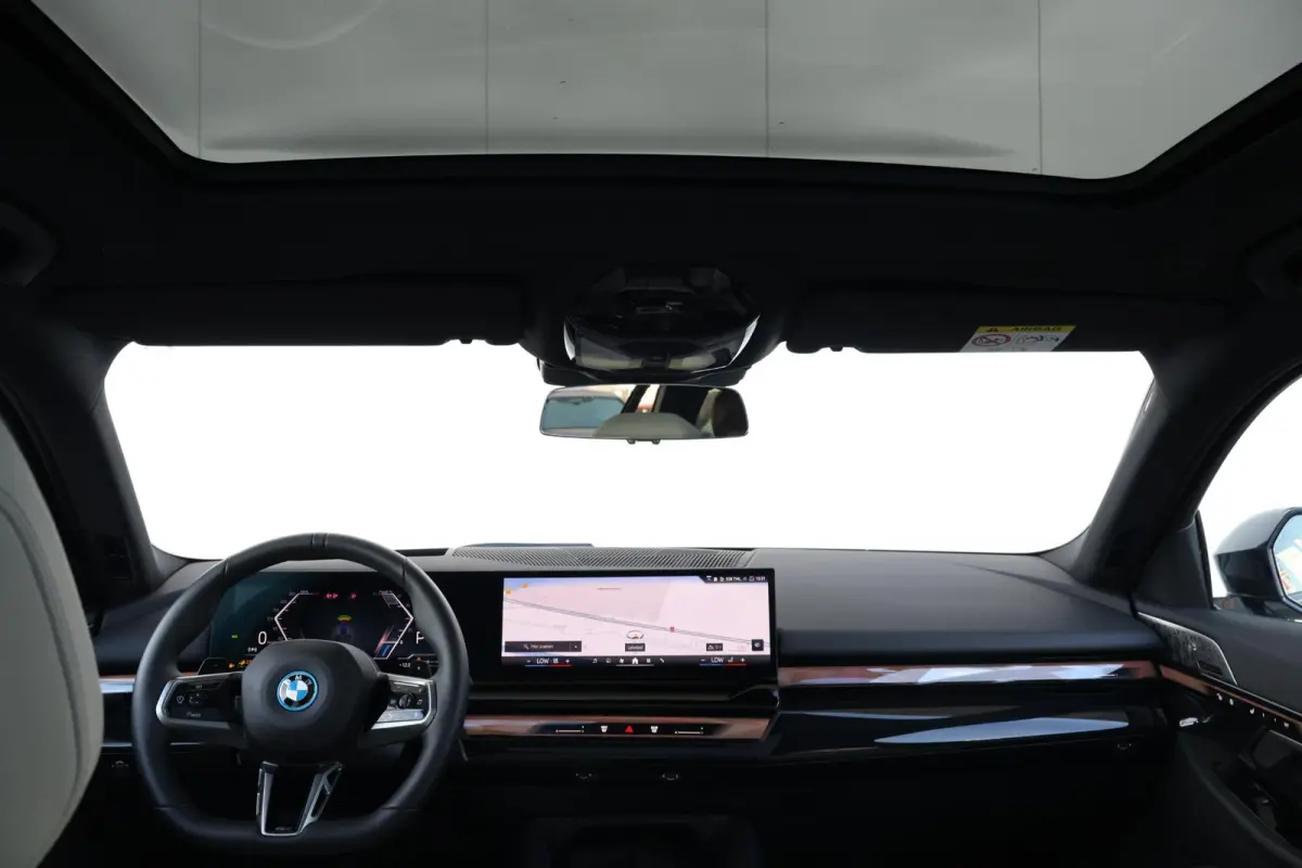 550e xDrive | SoH 100% | Sport Pakket Pro | Panorama Dak | Comfort Stoelen | Driving Assistant Professional | Bowers & Wilkins | Parking Assistant Plus | Trekhaak |