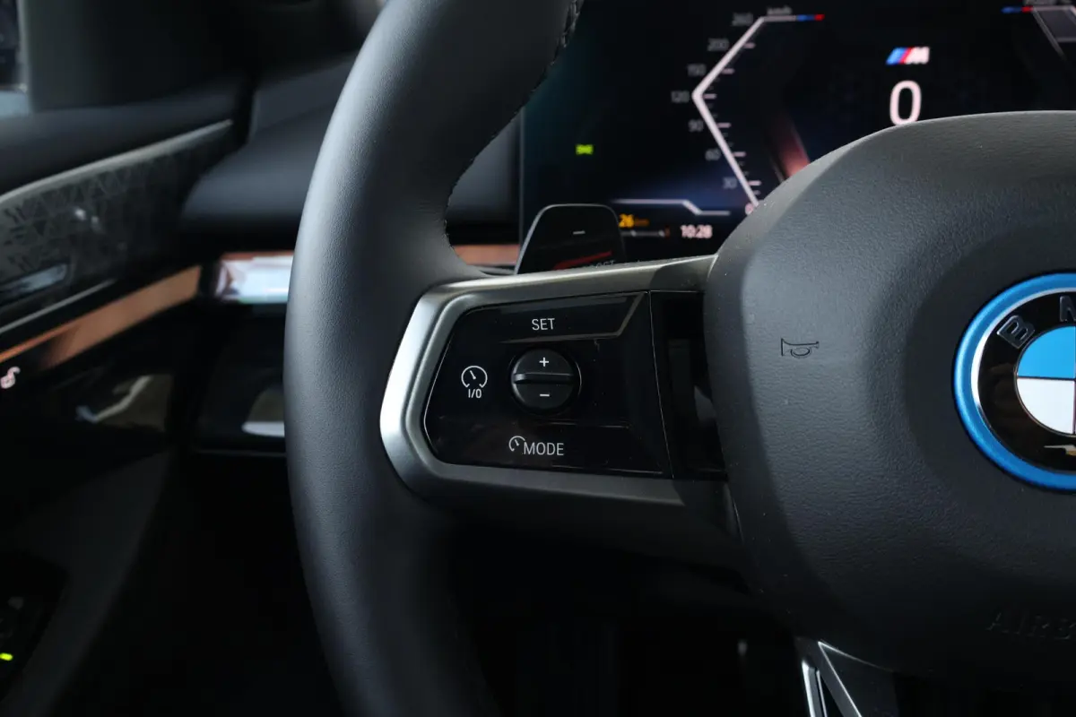 550e xDrive | SoH 100% | Sport Pakket Pro | Panorama Dak | Comfort Stoelen | Driving Assistant Professional | Bowers & Wilkins | Parking Assistant Plus | Trekhaak |