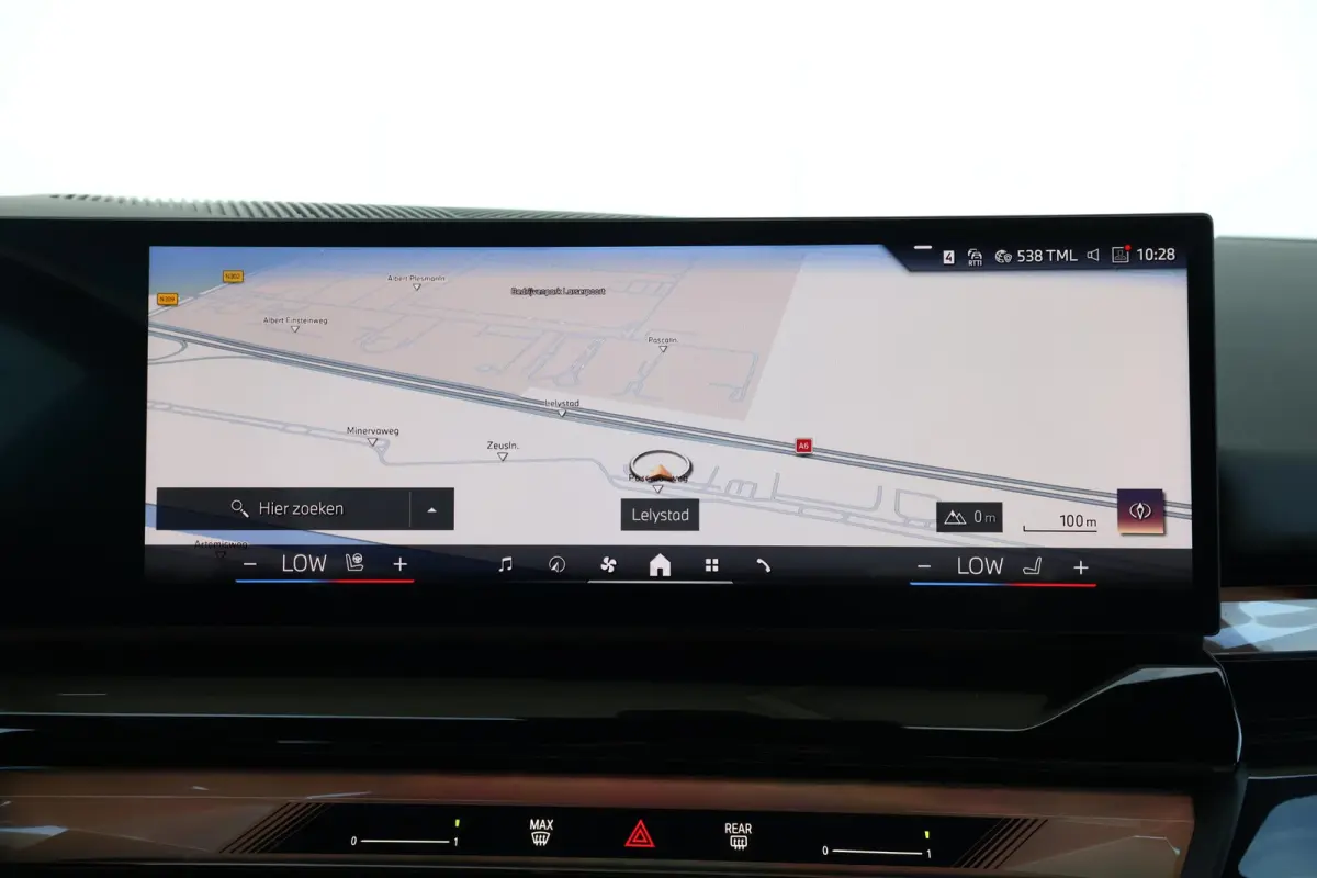 550e xDrive | SoH 100% | Sport Pakket Pro | Panorama Dak | Comfort Stoelen | Driving Assistant Professional | Bowers & Wilkins | Parking Assistant Plus | Trekhaak |