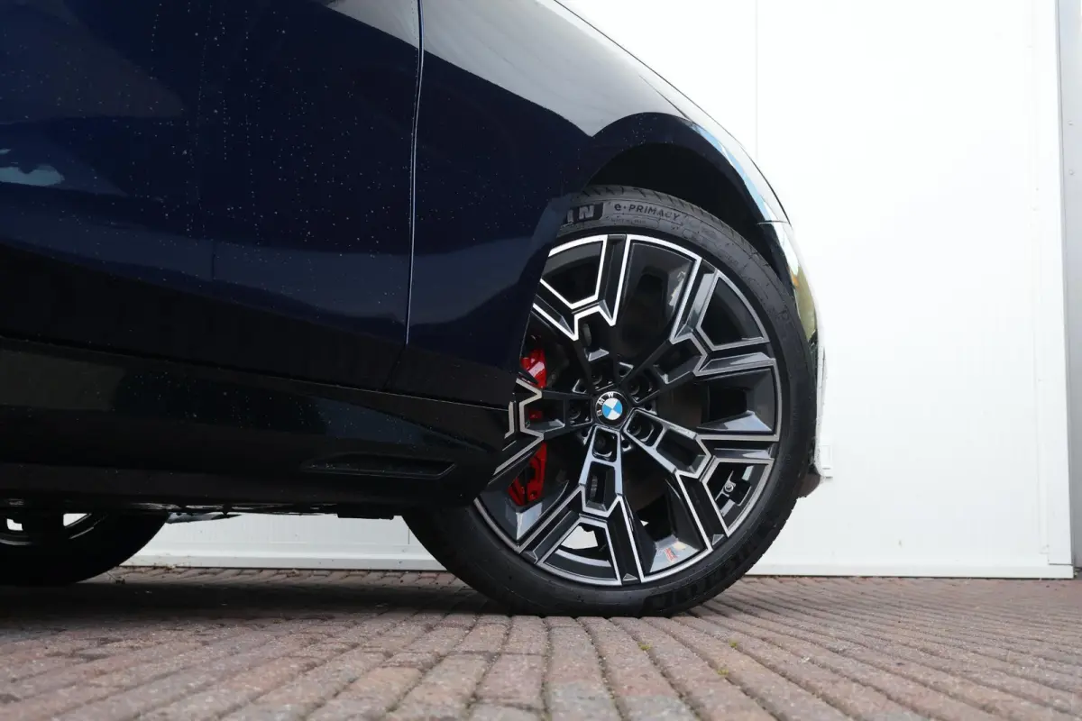 550e xDrive | SoH 100% | Sport Pakket Pro | Panorama Dak | Comfort Stoelen | Driving Assistant Professional | Bowers & Wilkins | Parking Assistant Plus | Trekhaak |