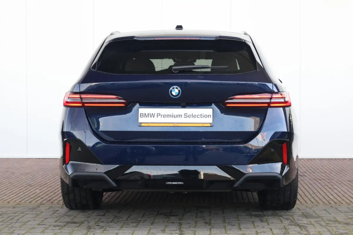 550e xDrive | SoH 100% | Sport Pakket Pro | Panorama Dak | Comfort Stoelen | Driving Assistant Professional | Bowers & Wilkins | Parking Assistant Plus | Trekhaak |