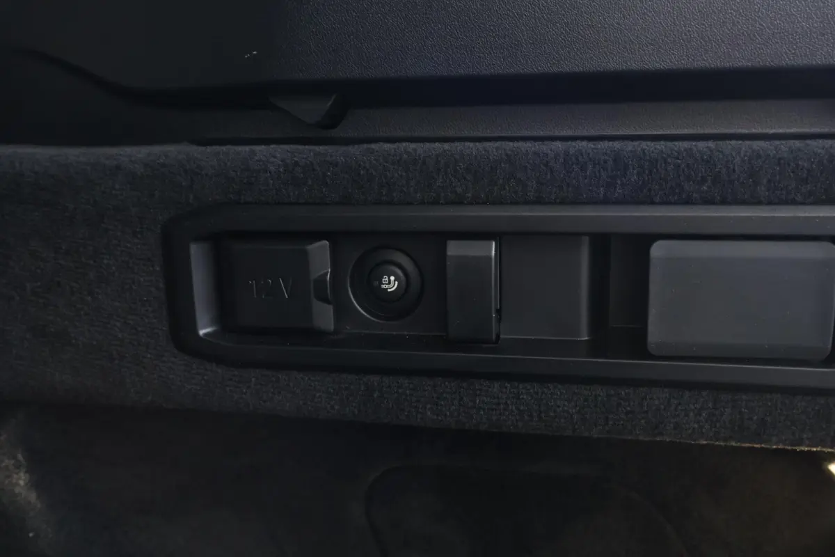 550e xDrive | SoH 100% | Sport Pakket Pro | Panorama Dak | Comfort Stoelen | Driving Assistant Professional | Bowers & Wilkins | Parking Assistant Plus | Trekhaak |