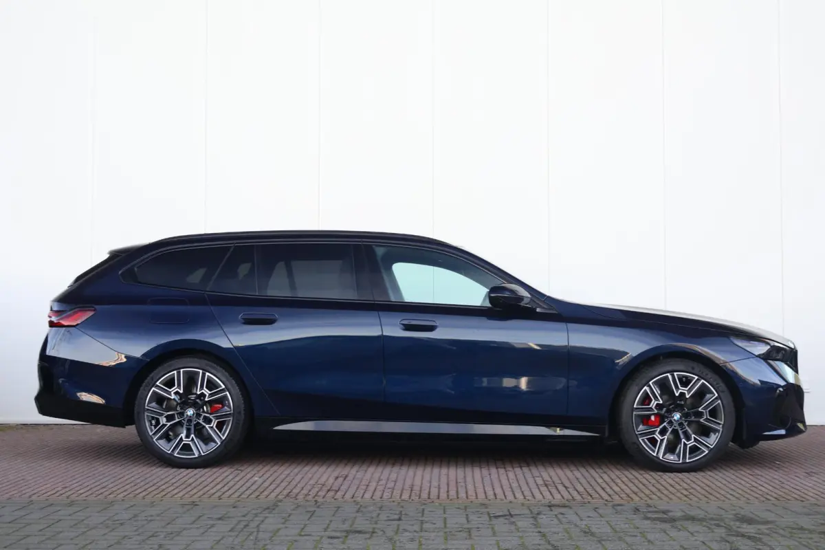 550e xDrive | SoH 100% | Sport Pakket Pro | Panorama Dak | Comfort Stoelen | Driving Assistant Professional | Bowers & Wilkins | Parking Assistant Plus | Trekhaak |