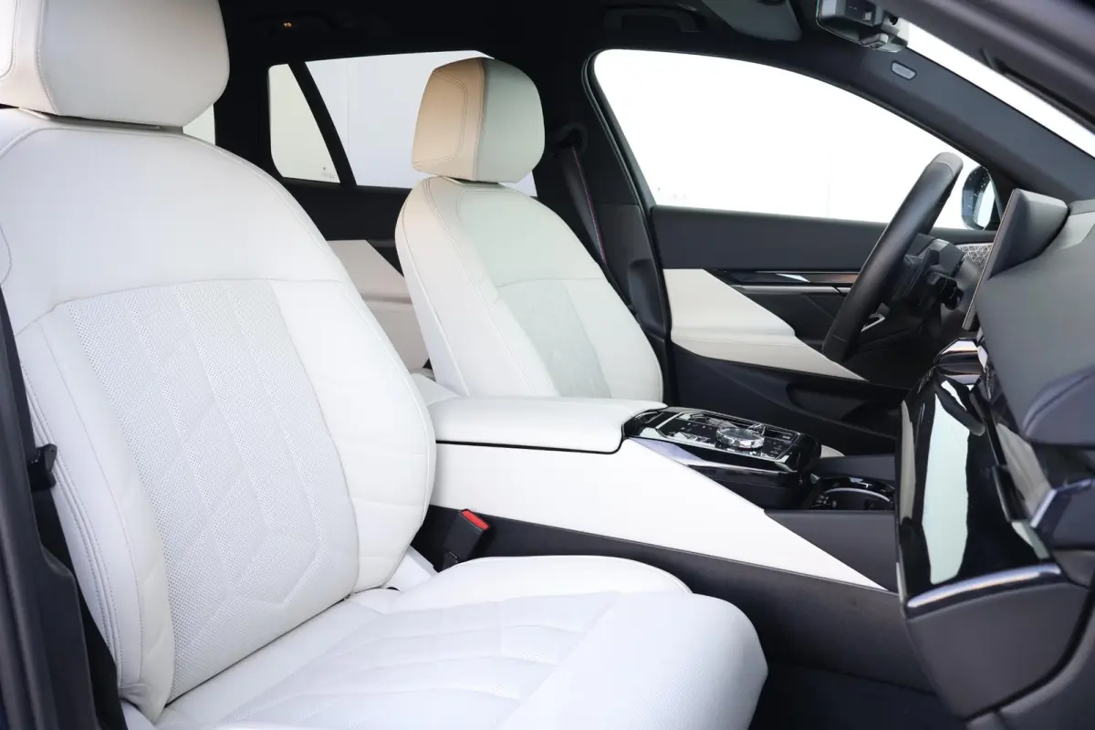 550e xDrive | SoH 100% | Sport Pakket Pro | Panorama Dak | Comfort Stoelen | Driving Assistant Professional | Bowers & Wilkins | Parking Assistant Plus | Trekhaak |