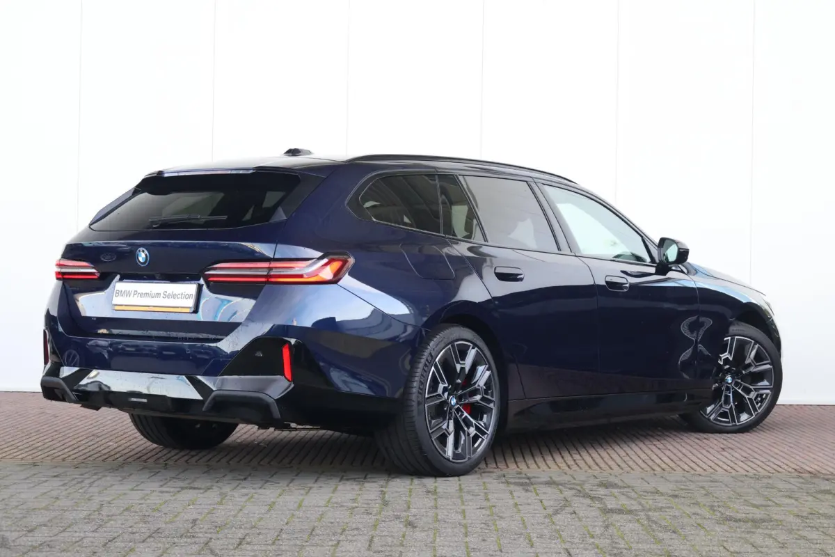 550e xDrive | SoH 100% | Sport Pakket Pro | Panorama Dak | Comfort Stoelen | Driving Assistant Professional | Bowers & Wilkins | Parking Assistant Plus | Trekhaak |