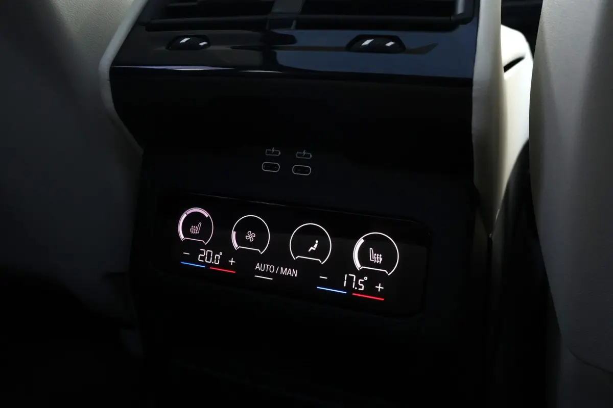 550e xDrive | SoH 100% | Sport Pakket Pro | Panorama Dak | Comfort Stoelen | Driving Assistant Professional | Bowers & Wilkins | Parking Assistant Plus | Trekhaak |