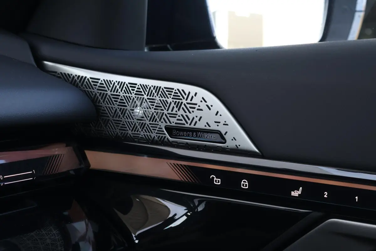 550e xDrive | SoH 100% | Sport Pakket Pro | Panorama Dak | Comfort Stoelen | Driving Assistant Professional | Bowers & Wilkins | Parking Assistant Plus | Trekhaak |