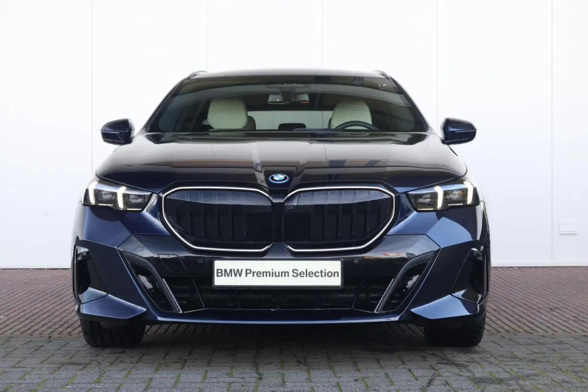 550e xDrive | SoH 100% | Sport Pakket Pro | Panorama Dak | Comfort Stoelen | Driving Assistant Professional | Bowers & Wilkins | Parking Assistant Plus | Trekhaak |