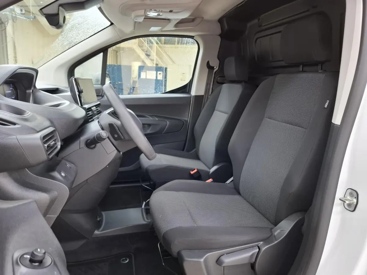 136 L2 50 kWh | Fase 3 laden | Navi by app | Apple carplay | Bluetooth | LED koplampen | NL auto | 5.000km |