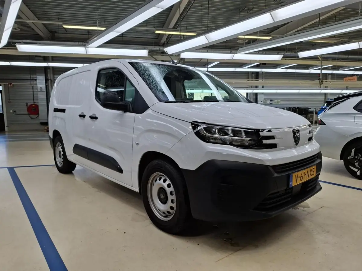 136 L2 50 kWh | Fase 3 laden | Navi by app | Apple carplay | Bluetooth | LED koplampen | NL auto | 5.000km |