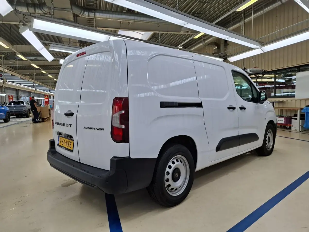 136 L2 50 kWh | Fase 3 laden | Navi by app | Apple carplay | Bluetooth | LED koplampen | NL auto | 5.000km |